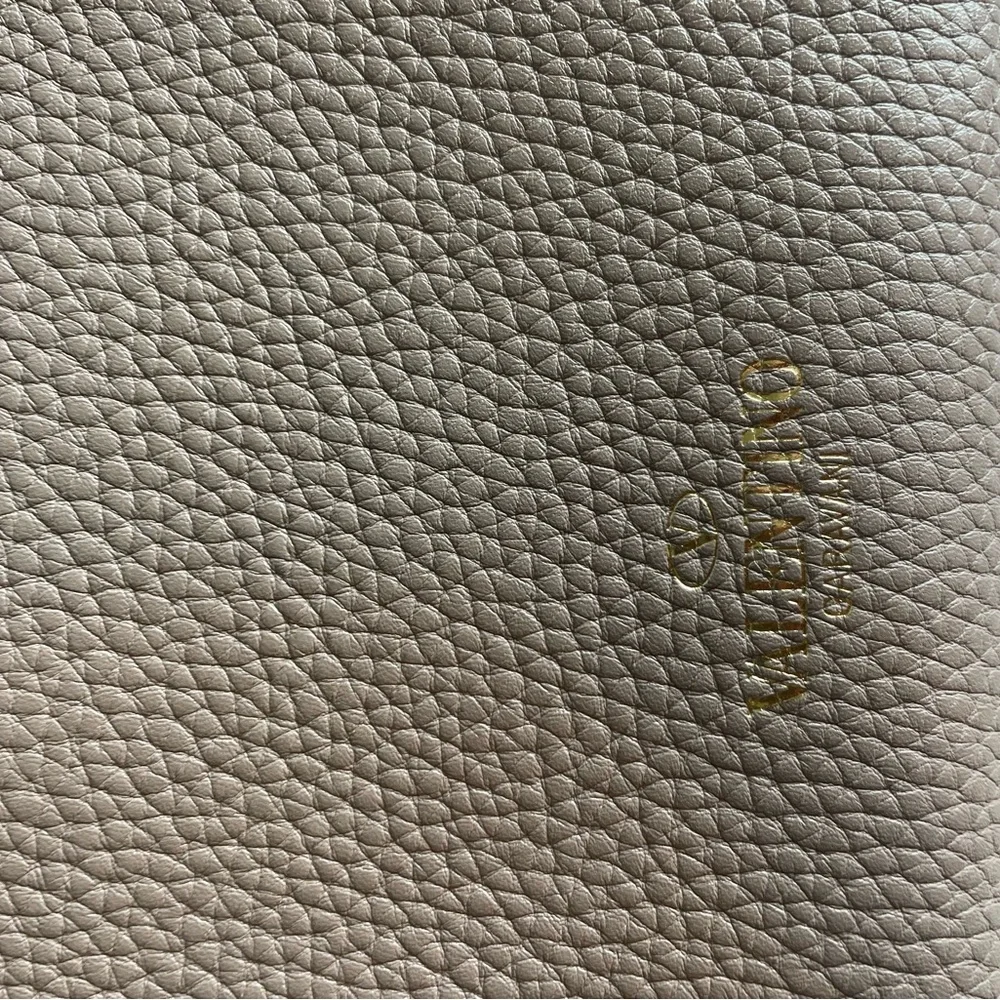 Valentino Garavani Rockstud Medium Shoulder Bag - Picture 4 of 11
